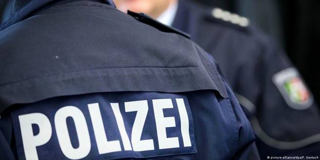 Hümanist Alman’a bakın!