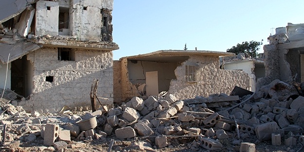 Humus'ta bombalı saldırıda 4 sivil öldü, 19 sivil yaralandı