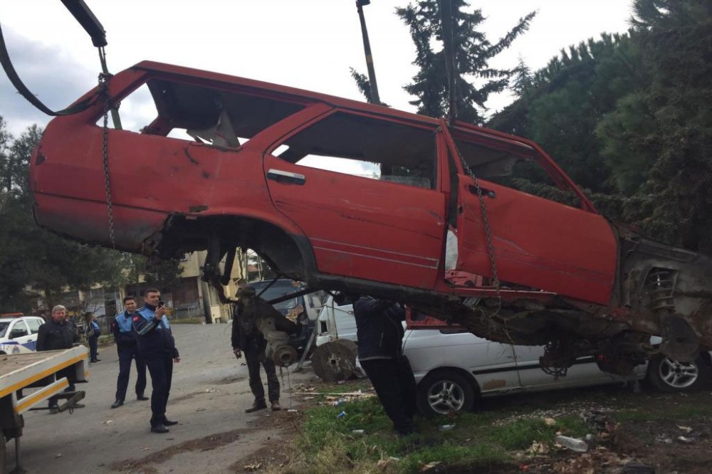 Hurda araçlar ortadan kaldırılıyor 