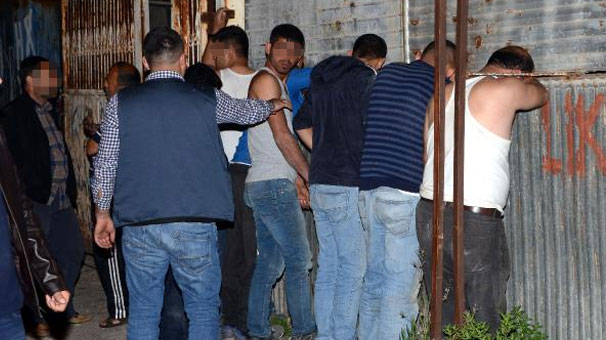 Hurda deposunda 500 bin paket kaçak sigara ele geçirildi