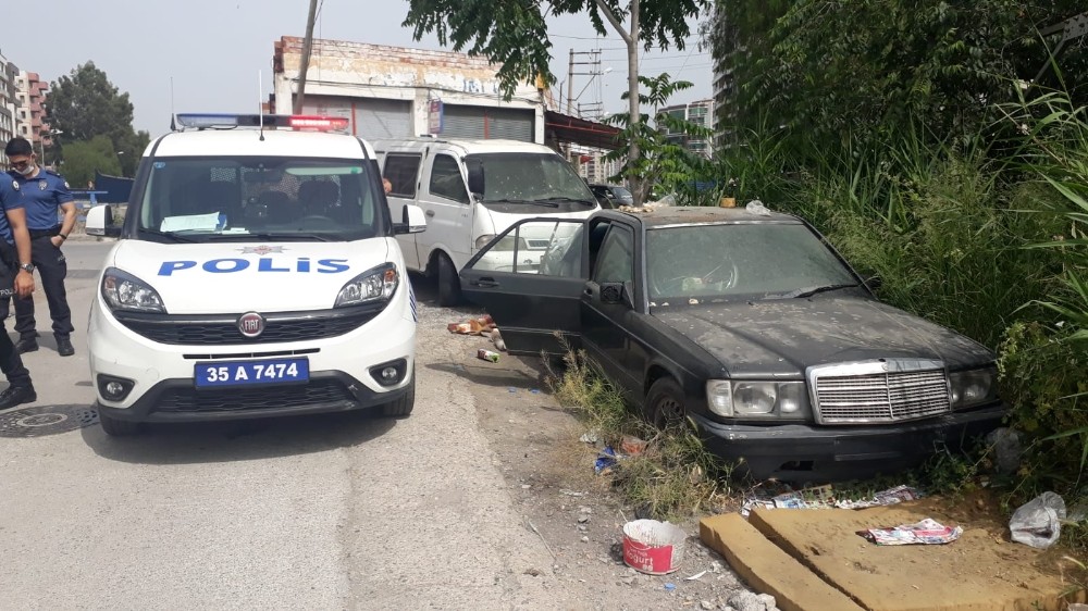 Hurda otomobil içerisinde ölü bulundu 