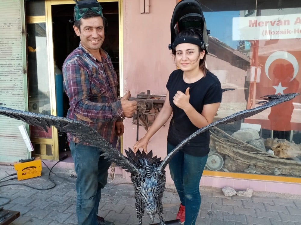 Hurda ve mozaik sanatına kadın eli değdi 