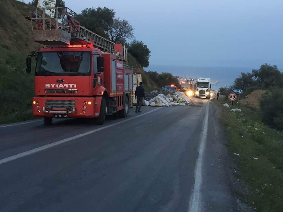 Hurda yüklü kamyon devrildi: 1 yaralı 