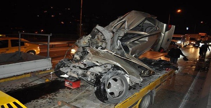 Hurdaya dönen aracından sağ çıktı