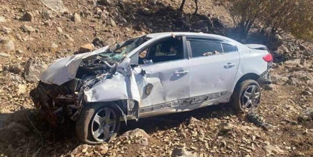 Hurdaya dönen araçtan sağ çıktılar