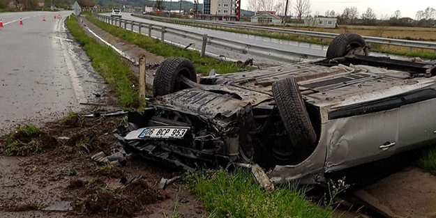 Hurdaya dönen araçtan sağ çıktılar!