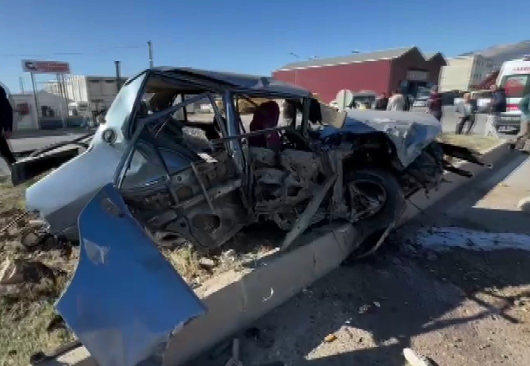 Hurdaya dönen otomobilden mucize kurtuluş!