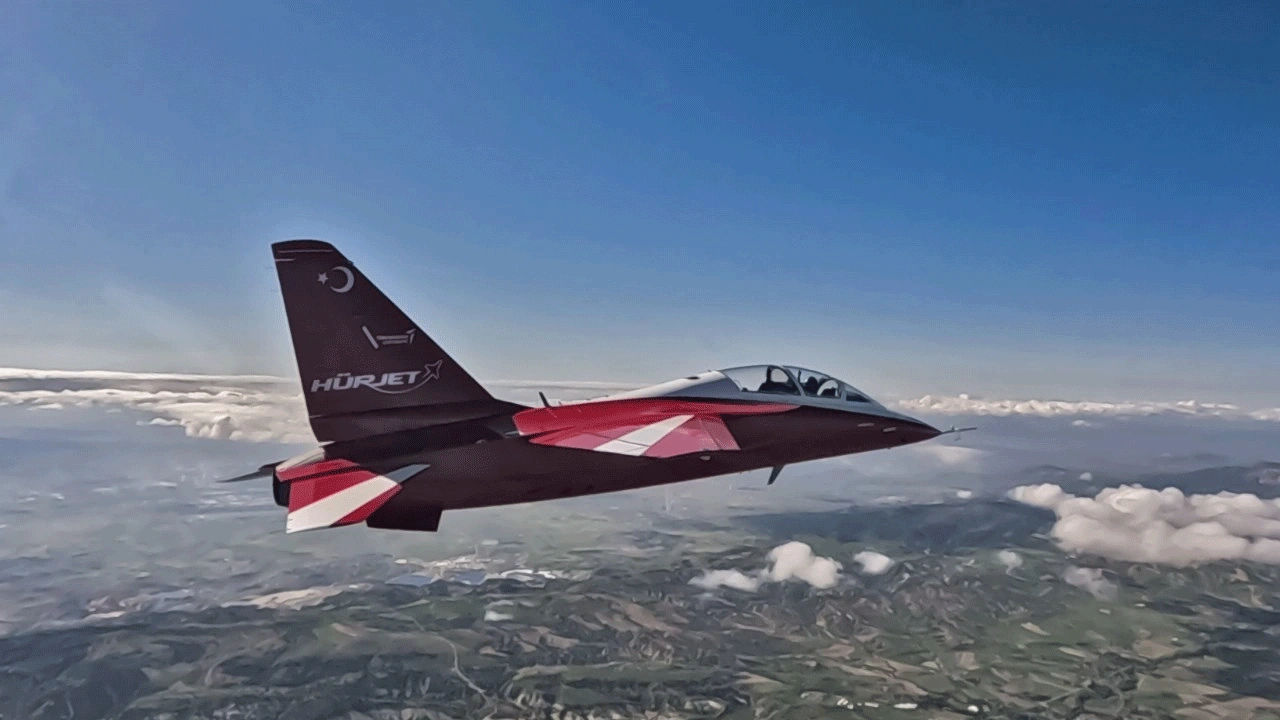 HÜRJET’den tarihi başarı! Türkiye’nin ilk milli jet eğitim uçağı 300’üncü uçuşunu tamamladı