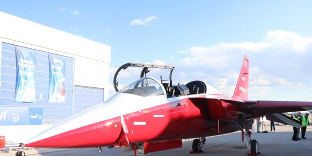 HÜRJET'te dudak uçuklatan detay gündem oldu: Yerli kokpit ile uçuyor! BAE Systems anlaştı, Türkler yaptı