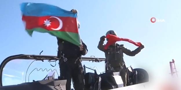 Hürkuş Azerbaycan semalarında! Kendine hayran bıraktı