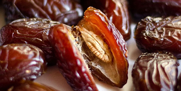 Hurma çekirdeklerini çöpe atan bin pişman!