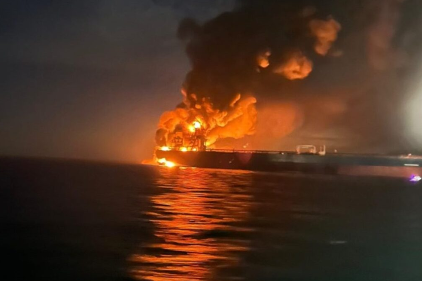 Hürmüz Boğazı'nda namlular birbirine döndü: ABD petrol tankerlerini vurdu