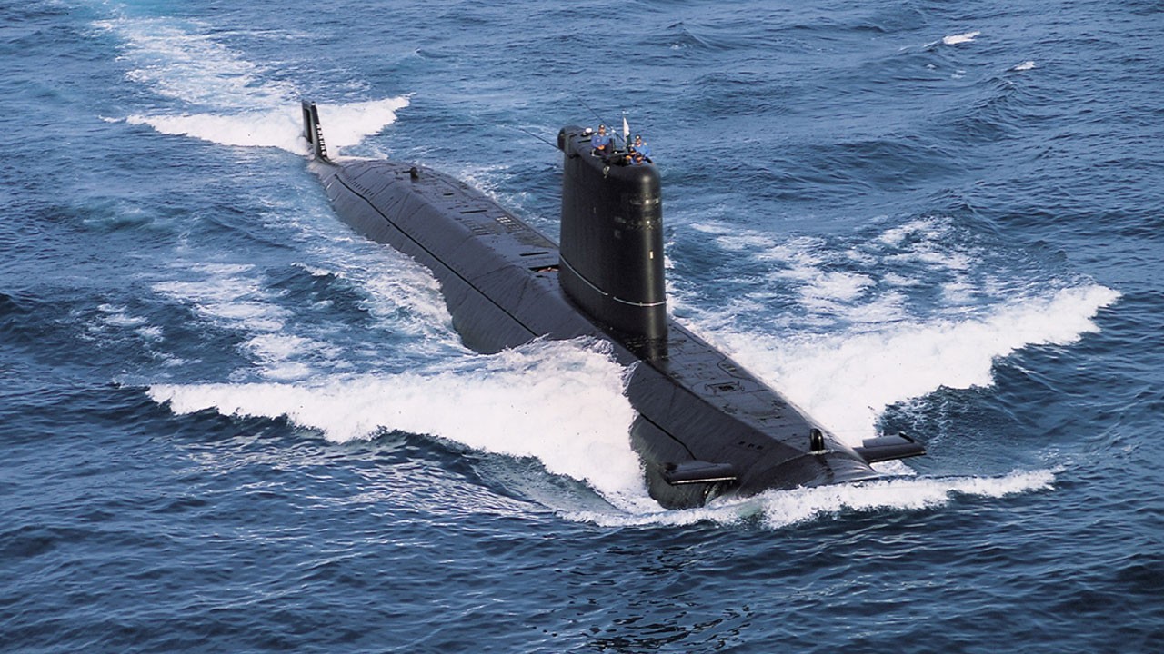 Hürmüz gerilimi sonrası harekete geçti! Pakistan Donanması ticaret gemilerine refakat başlattı