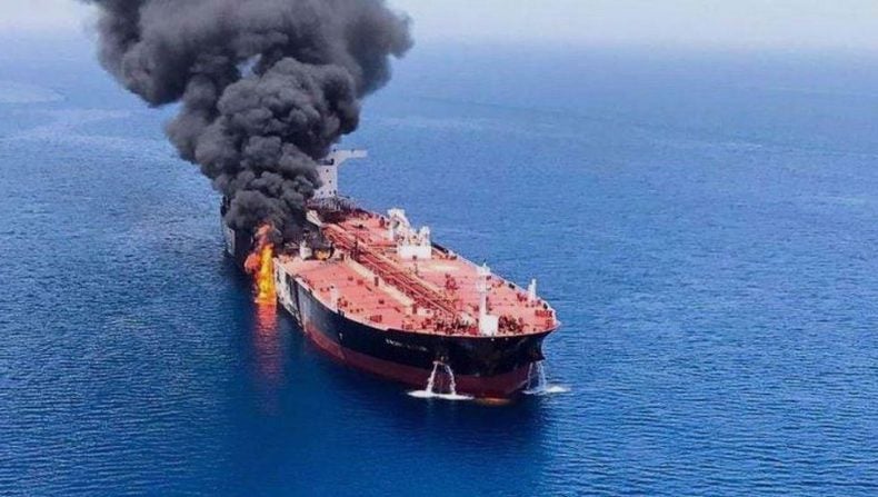 Hürmüz'de dev tanker mayına çarptı! 2 milyon varil petrol taşıyordu