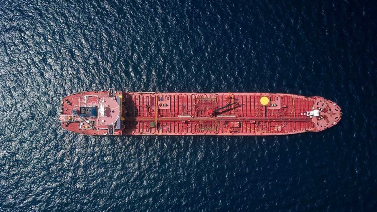 Hürmüz'de gerilim tırmanıyor! Petrol tankerini vurdular