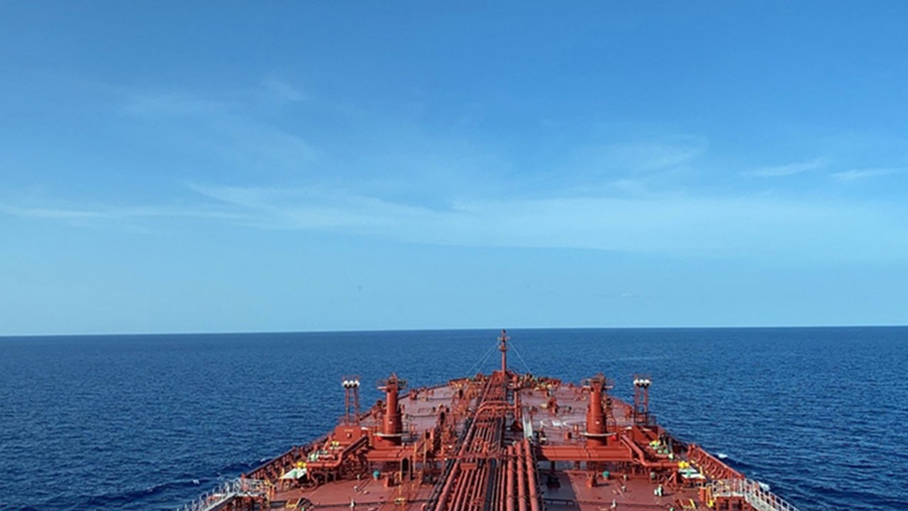 Hürmüz’de trafik çöktü! 3 günde sadece 15 gemi geçti