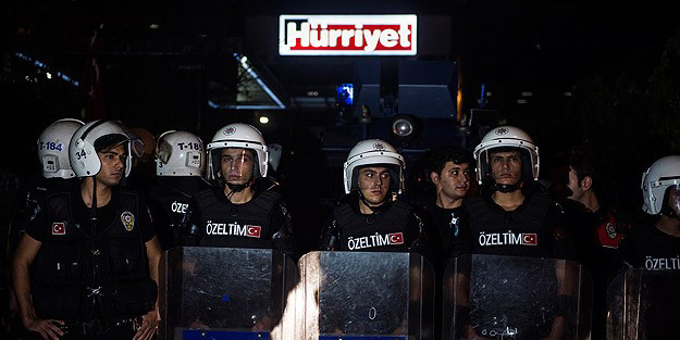 Hürriyet gazetesi protesto edildi