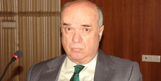 Hürriyet'i Ahmet Hakan'a kaptıran basiretsiz Koru'ya bak sen