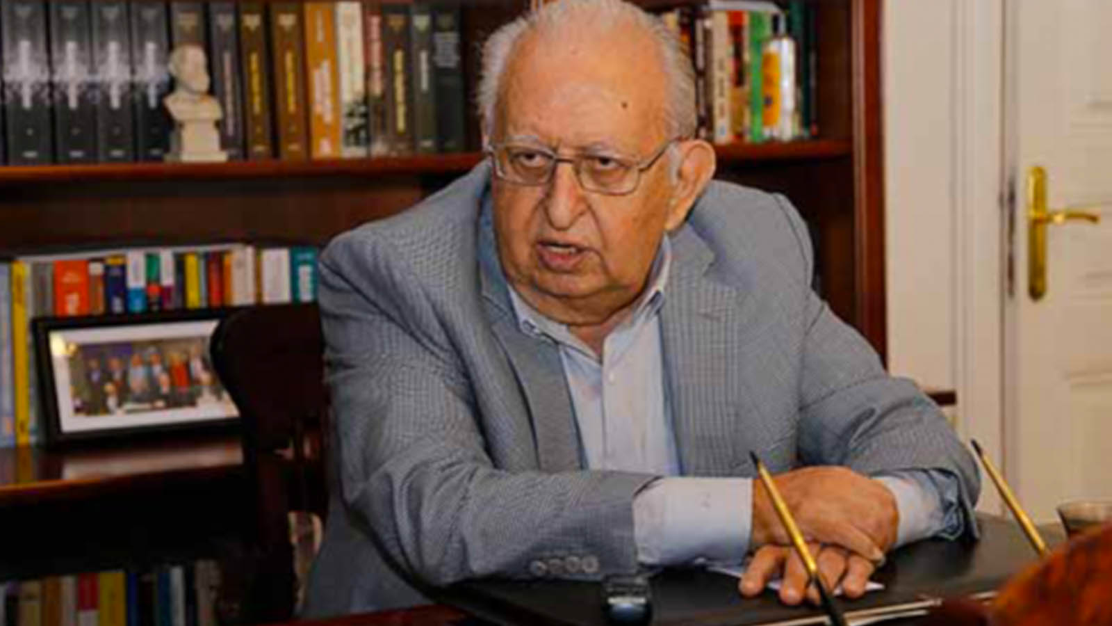 Hüsamettin Cindoruk’tan skandal çağrı! Bir gözün toprağa bakıyor, şu yaptığına bak