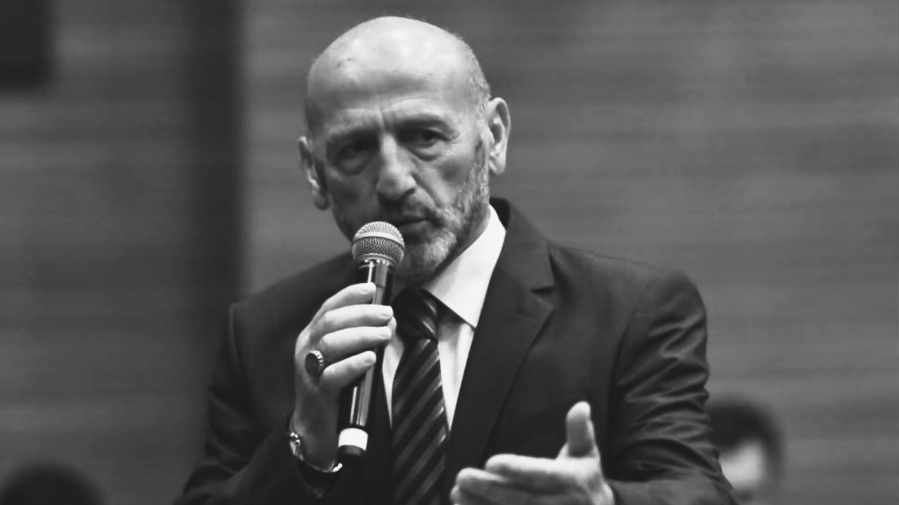 Hüseyin Topçu kimdir?