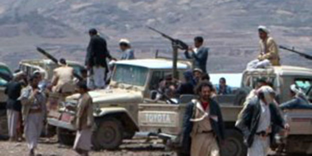 Husi militanları karargâhı kuşattı