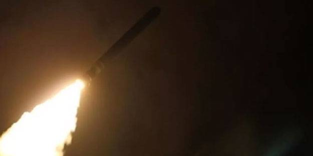 Husiler balistik füzeyle saldırdı