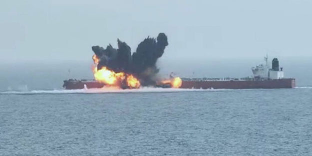 Husiler, İsrail destekçilerini affetmiyor! Dev tankeri İDA kullanarak patlattılar