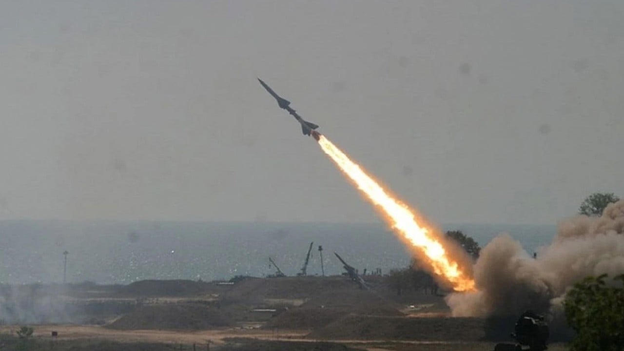 Husiler, İsrail'de kritik hedefleri vurdu