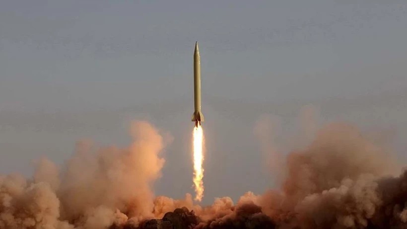 Husiler İsrail’i hedef aldı! Balistik füze saldırısı paniğe neden oldu