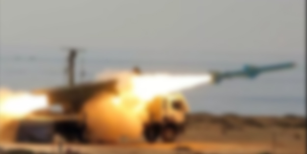 Husilerin füze ve İHA saldırısı havada imha edildi