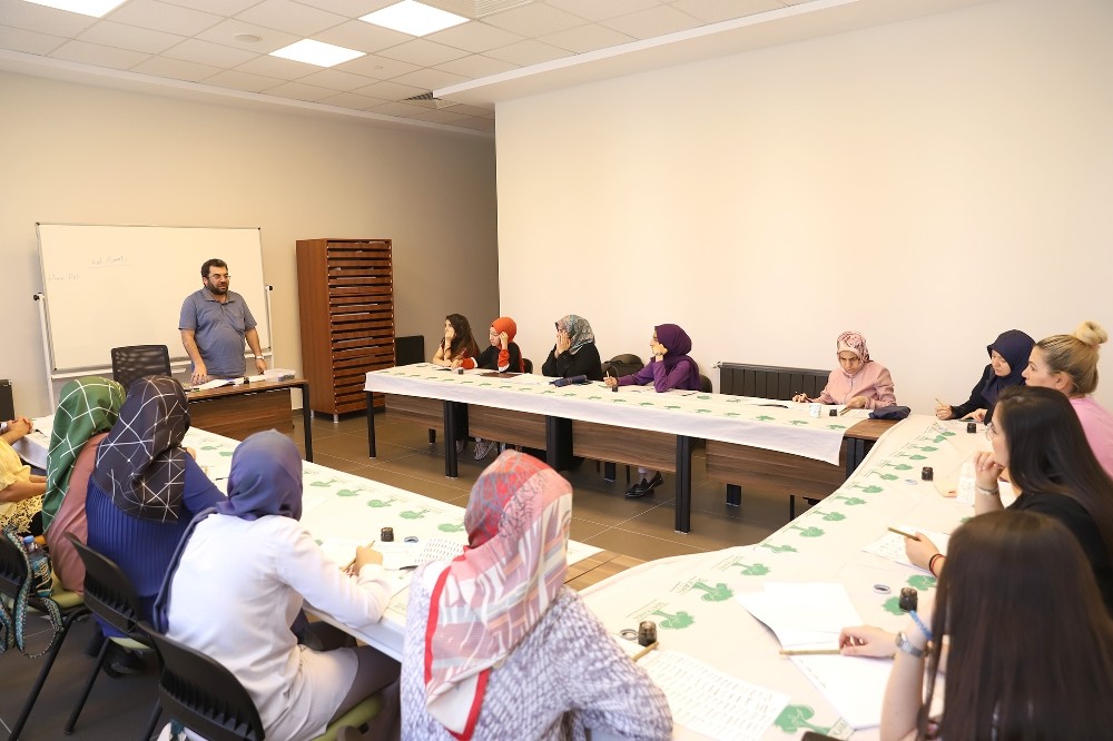 Hüsn-i Hat sanatını öğrenmek isteyenler ŞSM’de buluştu 