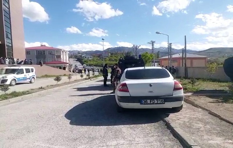 Husumetli iki aile arasında silahlı kavga: 2 ölü, 1 yaralı 