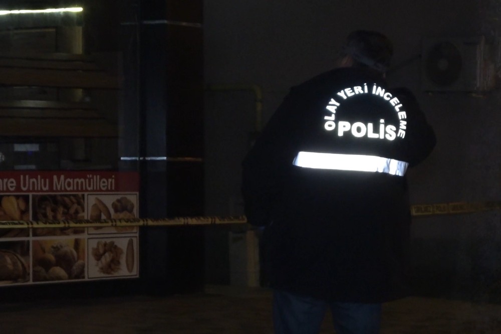 Husumetli olduğu kişinin fırınına kurşun yağdırdı 