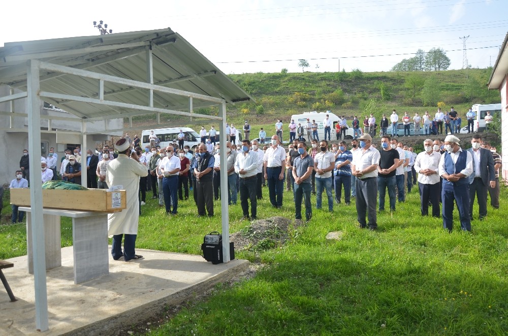 Husumetlileri tarafından öldürülen kişi son yolculuğuna uğurlandı 