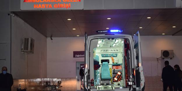 Husumetlilerin bıçaklı kavgası kanlı bitti: 2 ağır yaralı