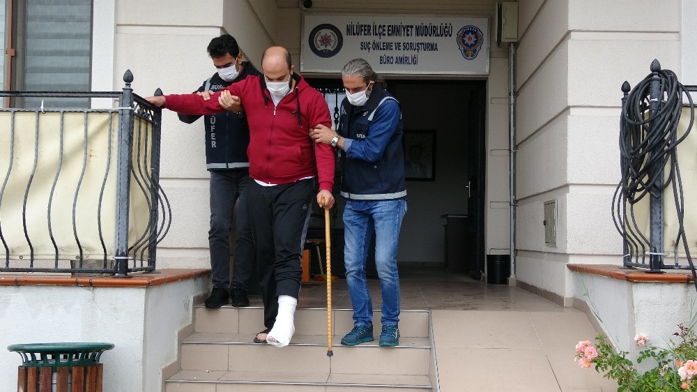 Husumetlisine ateş ederken yol kenarındaki genci yaralayan şüpheli adliyede 