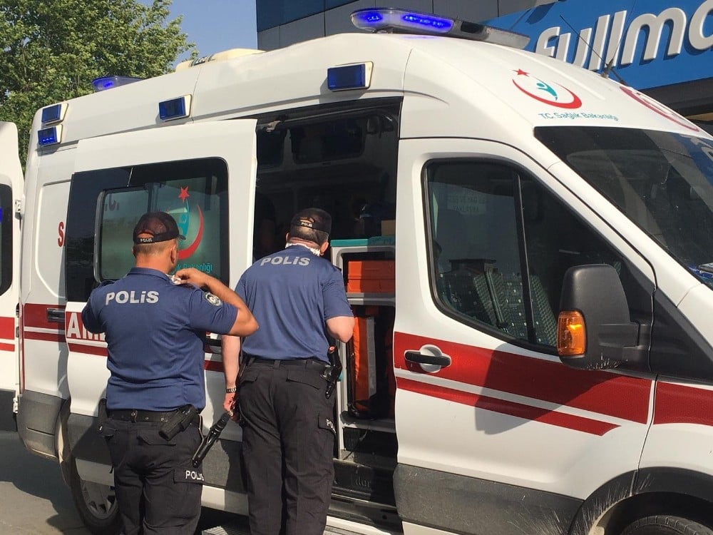 Husumetlisini alışveriş için girdiği petrol istasyonunda vurdu 