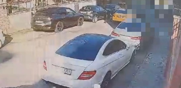 Husumetlisini pusu kurup vurdu! Cinayet anı kameraya yansıdı