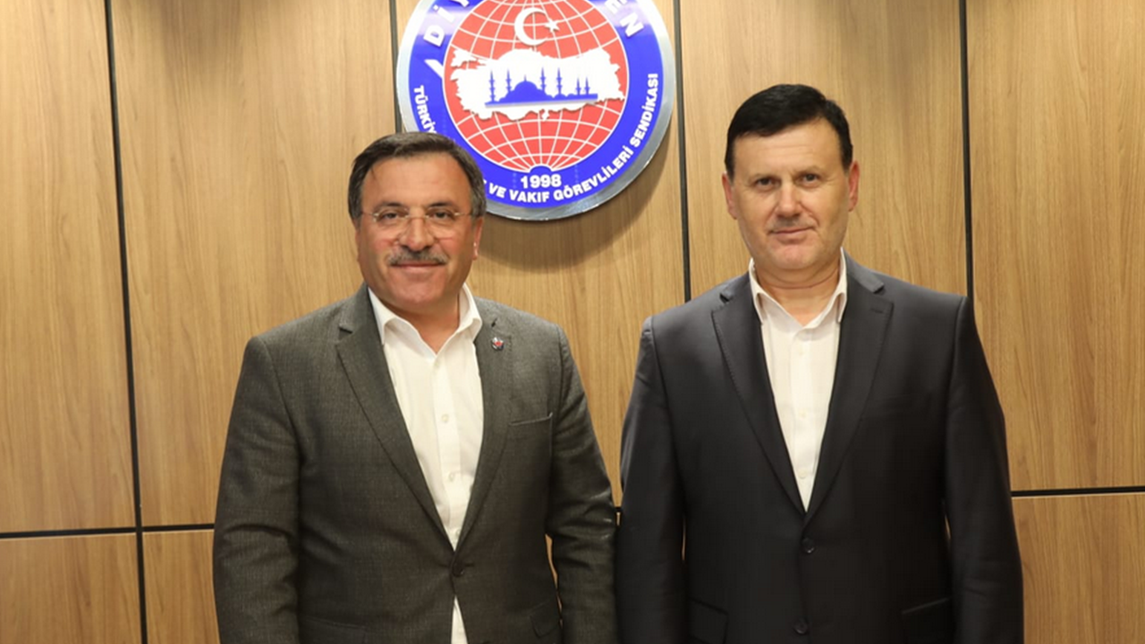 Hutbelerin muhatabı Müslümanlardır diyen Diyanet-Sen Başkanı Ali Yıldız Akit’e konuştu! Kesin sesinizi tasmalı azgınlar