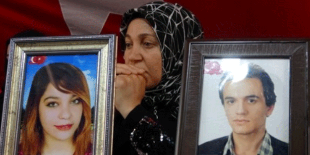 Hüzünlü gözlerle evlatlarını bekliyorlar! Evlatlarımıza kavuşmak için...