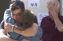 Hüzünlü seçim! Sandık başında birden gözyaşlarına boğuldular