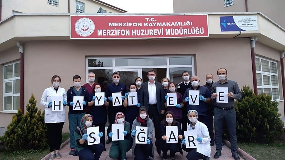 Huzurevi personellerinden “hayat eve sığar” çağrısı 