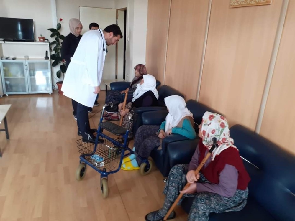 Huzurevi sakinleri sağlık taramasından geçti 