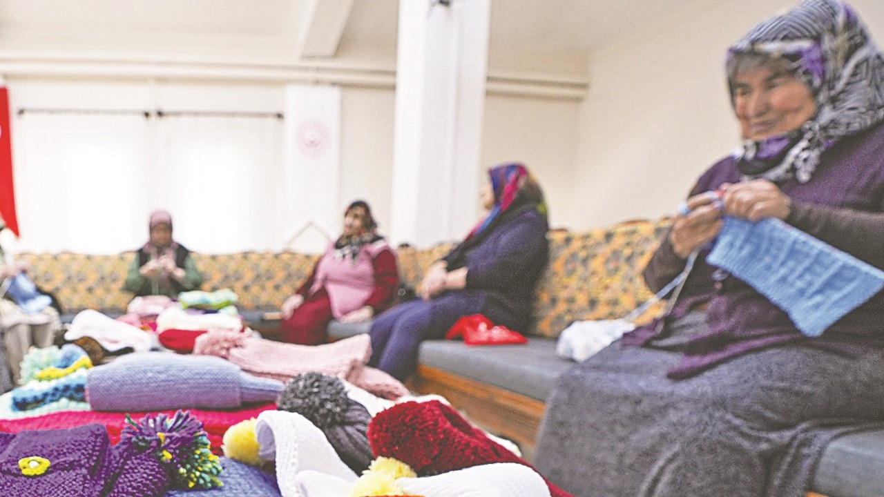 Huzurevi Sakinlerinden Çocuklara Sevgi Eli