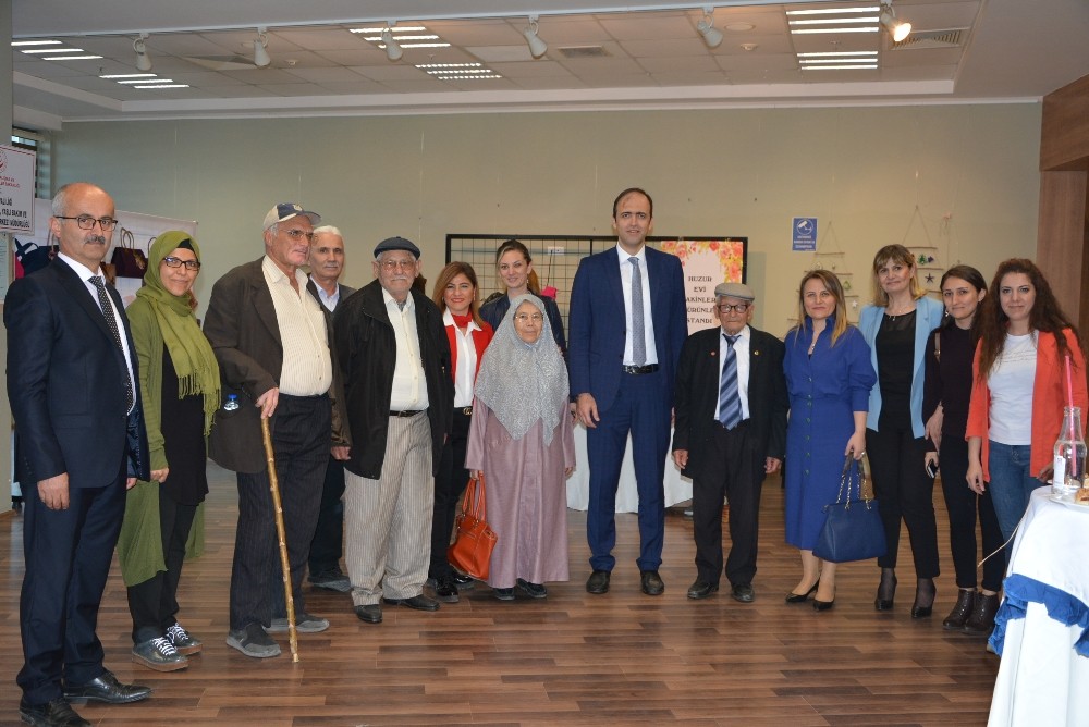 Huzurevi sakinlerinden el sanatları sergisi 