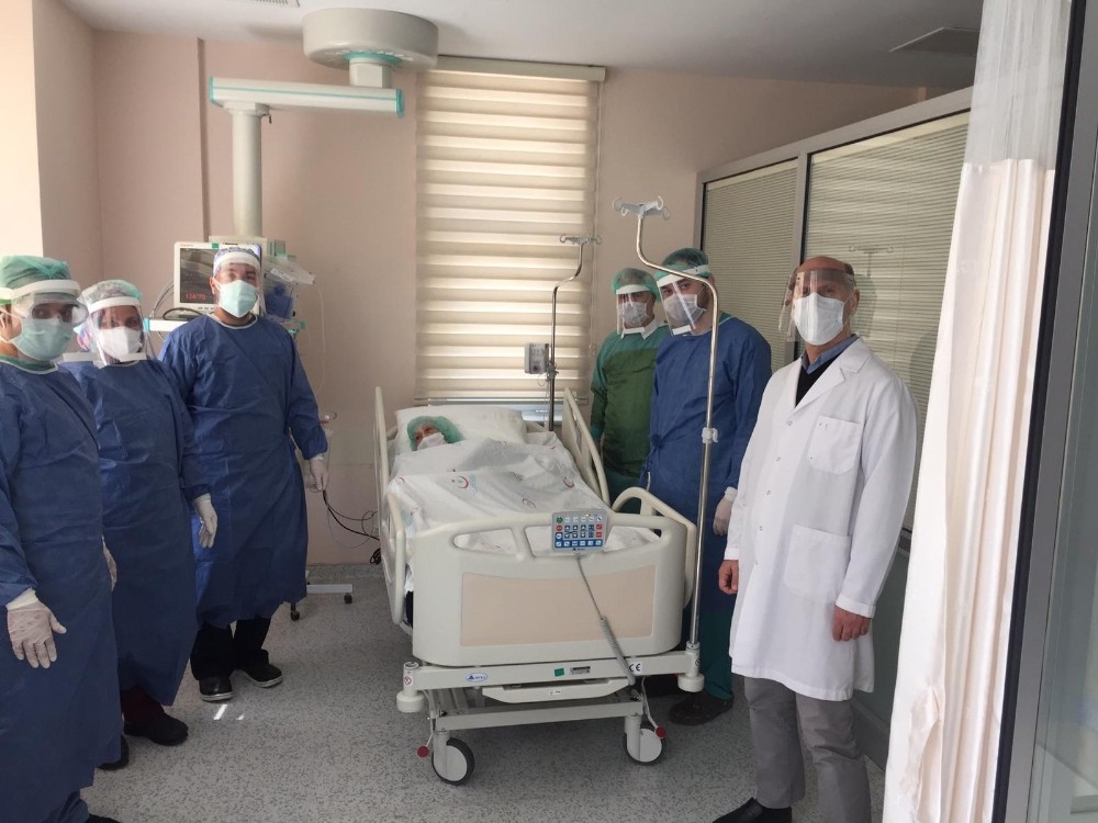 Huzurevinde kalan 94 yaşındaki iki kadın korona virüsü yendi 