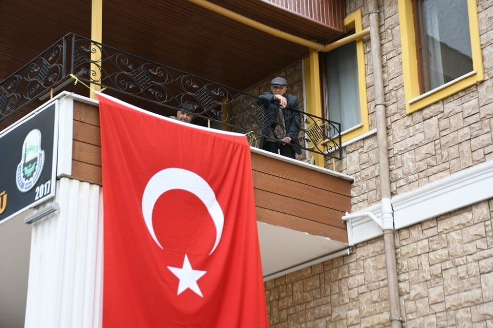 Huzurevinde sosyal mesafeli eğlence 