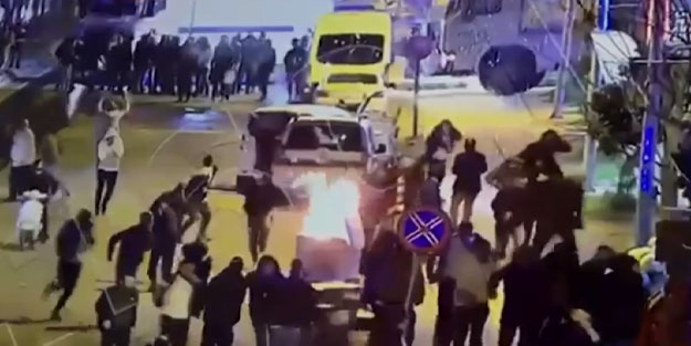 Huzuru bozmak isteyenler devrede! İzinsiz yürüyüş yapmak isteyen gruba polis müdahale etti