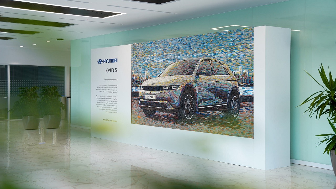 Hyundai Assan ve Deniz Sağdıç sürdürülebilirliği sanata dönüştürüyor
