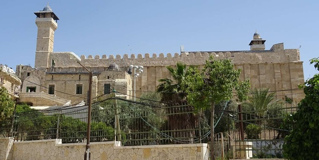 Hz. İbrahim Camisi yıkılma tehlikesi yaşıyor!